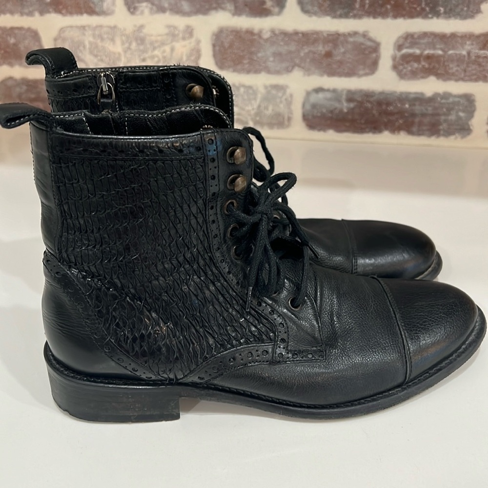Women’s Johnston & Murphy black ankle boot with frayed leather, size 9